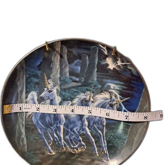 Franklin Mint Ltd Edition Royal Doulton Bone China "Power of the Unicorns" Plate - Picture 4 of 7